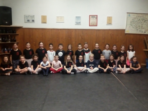 Elkészültek a Nádorvárosi Népművészeti Egyesület pólói is a Nemzeti Együttműködési Alap - Emberi Erőforrás Támogatáskezelő támogatásával